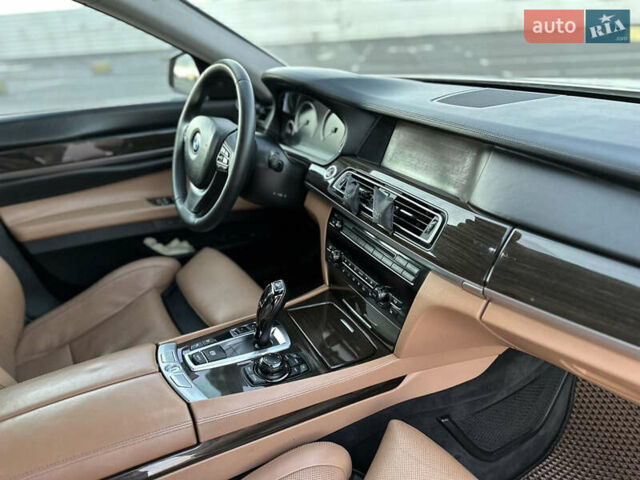 Белый БМВ 7 Серия, объемом двигателя 3 л и пробегом 247 тыс. км за 18000 $, фото 18 на Automoto.ua