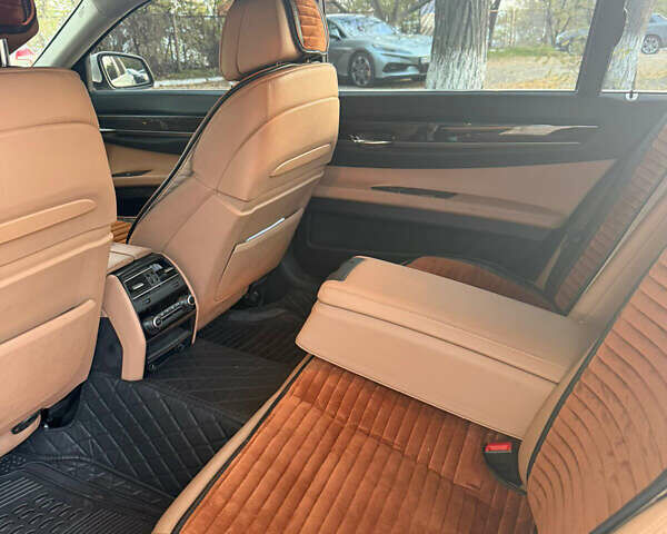 Белый БМВ 7 Серия, объемом двигателя 3 л и пробегом 115 тыс. км за 19900 $, фото 13 на Automoto.ua