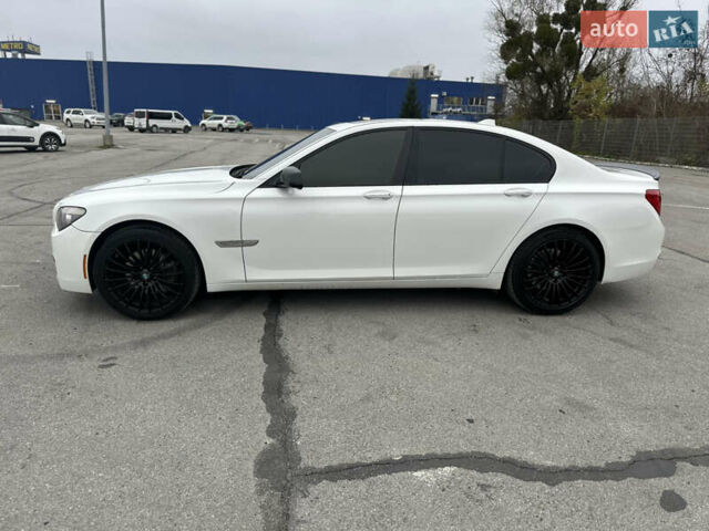 Белый БМВ 7 Серия, объемом двигателя 3 л и пробегом 291 тыс. км за 17500 $, фото 1 на Automoto.ua