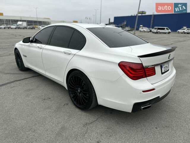 Белый БМВ 7 Серия, объемом двигателя 3 л и пробегом 291 тыс. км за 17500 $, фото 2 на Automoto.ua