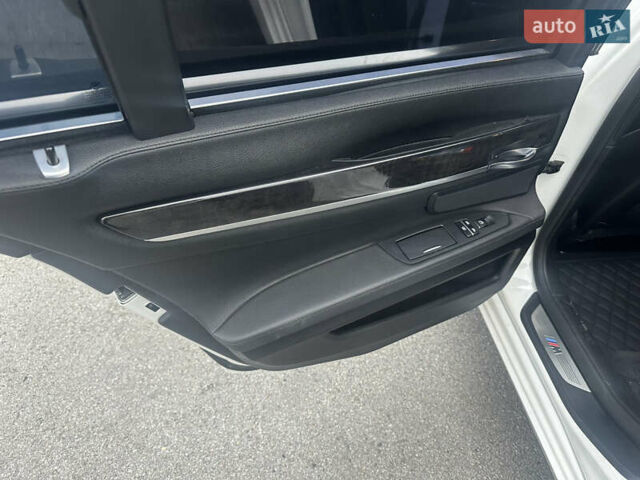 Белый БМВ 7 Серия, объемом двигателя 3 л и пробегом 291 тыс. км за 17500 $, фото 20 на Automoto.ua