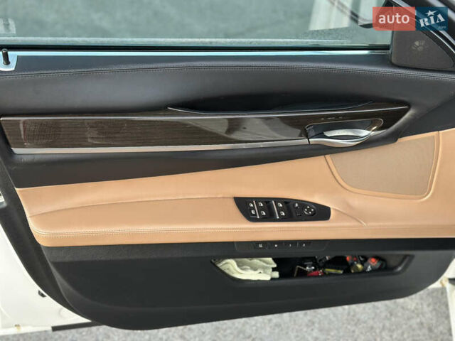 Белый БМВ 7 Серия, объемом двигателя 3 л и пробегом 247 тыс. км за 18000 $, фото 12 на Automoto.ua