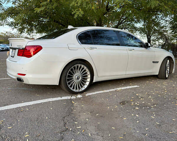 Белый БМВ 7 Серия, объемом двигателя 3 л и пробегом 115 тыс. км за 19900 $, фото 6 на Automoto.ua