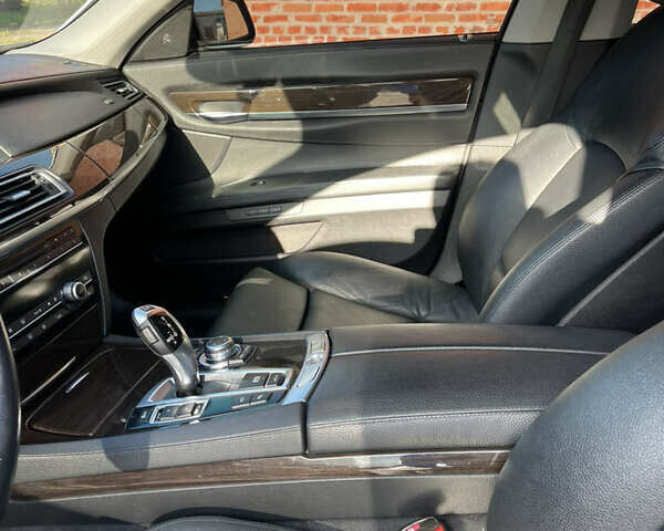 Білий БМВ 7 Серія, об'ємом двигуна 3 л та пробігом 202 тис. км за 19500 $, фото 30 на Automoto.ua