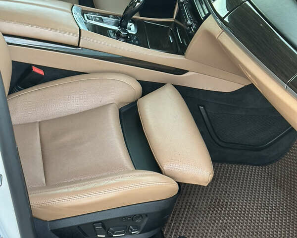 Белый БМВ 7 Серия, объемом двигателя 3 л и пробегом 247 тыс. км за 18000 $, фото 19 на Automoto.ua