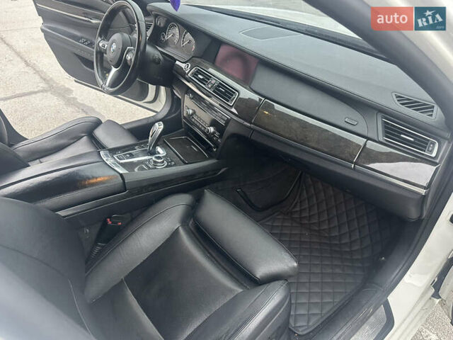 Белый БМВ 7 Серия, объемом двигателя 3 л и пробегом 291 тыс. км за 17500 $, фото 24 на Automoto.ua