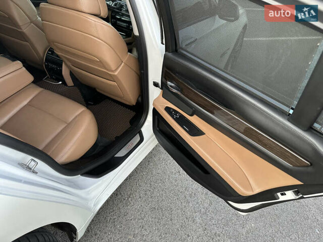 Белый БМВ 7 Серия, объемом двигателя 3 л и пробегом 247 тыс. км за 18000 $, фото 25 на Automoto.ua