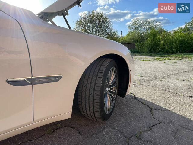 Білий БМВ 7 Серія, об'ємом двигуна 3 л та пробігом 202 тис. км за 19500 $, фото 16 на Automoto.ua