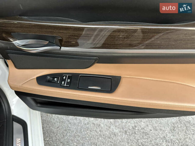 Белый БМВ 7 Серия, объемом двигателя 3 л и пробегом 247 тыс. км за 18000 $, фото 26 на Automoto.ua