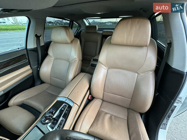 Белый БМВ 7 Серия, объемом двигателя 3 л и пробегом 247 тыс. км за 18000 $, фото 16 на Automoto.ua