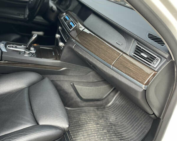 Білий БМВ 7 Серія, об'ємом двигуна 3 л та пробігом 202 тис. км за 19500 $, фото 43 на Automoto.ua