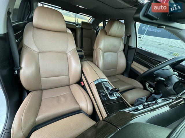 Белый БМВ 7 Серия, объемом двигателя 3 л и пробегом 247 тыс. км за 18000 $, фото 17 на Automoto.ua