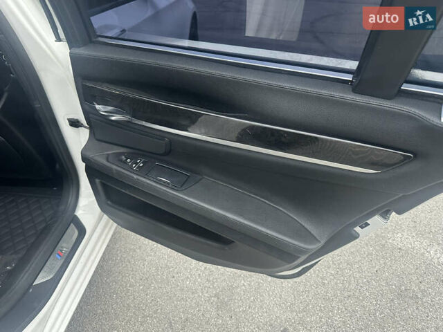 Белый БМВ 7 Серия, объемом двигателя 3 л и пробегом 291 тыс. км за 17500 $, фото 22 на Automoto.ua