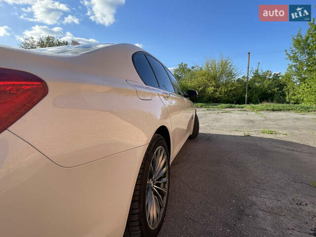 Білий БМВ 7 Серія, об'ємом двигуна 3 л та пробігом 202 тис. км за 19500 $, фото 12 на Automoto.ua