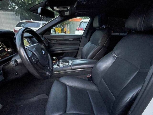 Белый БМВ 7 Серия, объемом двигателя 3 л и пробегом 120 тыс. км за 12500 $, фото 9 на Automoto.ua