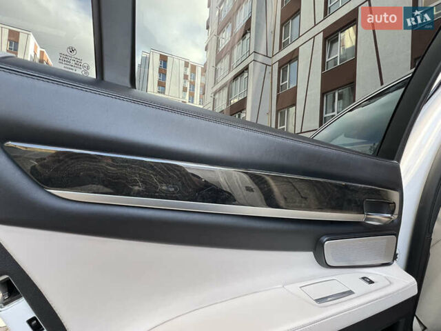 Белый БМВ 7 Серия, объемом двигателя 3 л и пробегом 230 тыс. км за 21400 $, фото 60 на Automoto.ua