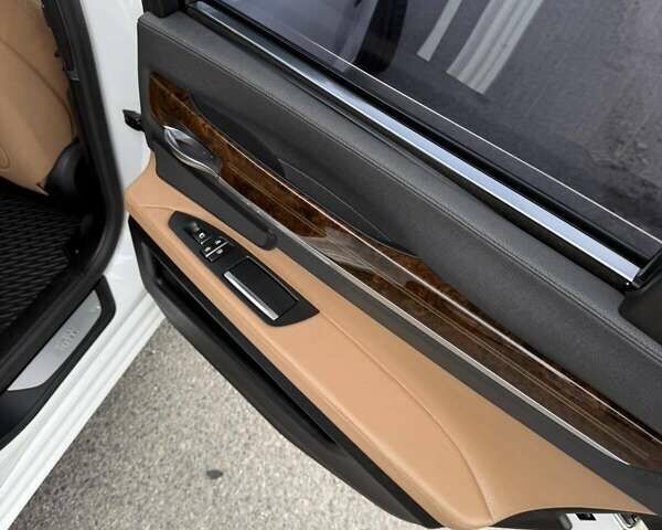 Білий БМВ 7 Серія, об'ємом двигуна 2.99 л та пробігом 195 тис. км за 22500 $, фото 44 на Automoto.ua
