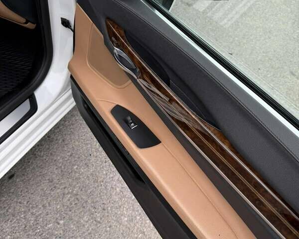 Білий БМВ 7 Серія, об'ємом двигуна 2.99 л та пробігом 195 тис. км за 22500 $, фото 43 на Automoto.ua