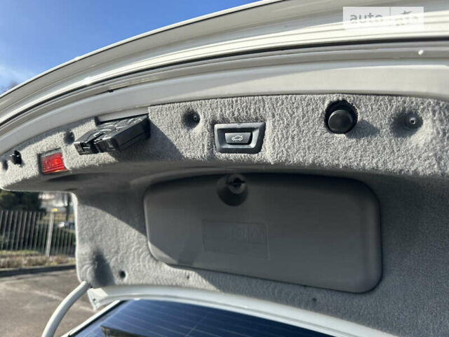 Білий БМВ 7 Серія, об'ємом двигуна 2.99 л та пробігом 299 тис. км за 19999 $, фото 62 на Automoto.ua