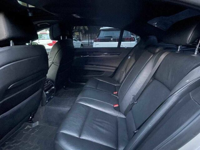 Белый БМВ 7 Серия, объемом двигателя 3 л и пробегом 120 тыс. км за 12500 $, фото 13 на Automoto.ua