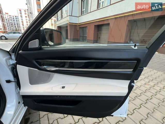 Белый БМВ 7 Серия, объемом двигателя 3 л и пробегом 230 тыс. км за 21400 $, фото 76 на Automoto.ua
