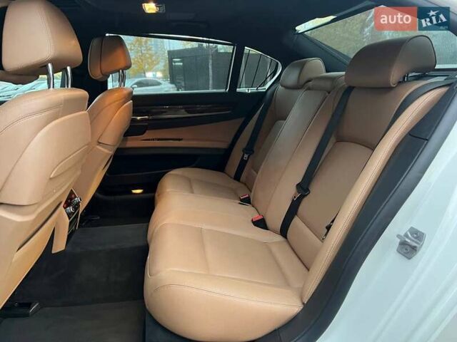 БМВ 7 Серия 2014 в Киеве на Automoto.ua Белый БМВ 7 Серия, объемом двигателя 2.98 л и пробегом 193 тыс. км за 22990 $, фото 12 на Automoto.ua