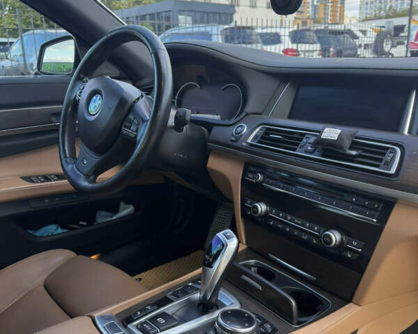 Білий БМВ 7 Серія, об'ємом двигуна 2.98 л та пробігом 172 тис. км за 17500 $, фото 19 на Automoto.ua