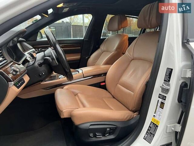БМВ 7 Серия 2014 в Киеве на Automoto.ua Белый БМВ 7 Серия, объемом двигателя 2.98 л и пробегом 193 тыс. км за 22990 $, фото 10 на Automoto.ua