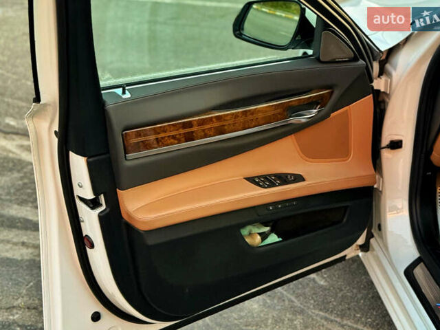 Белый БМВ 7 Серия, объемом двигателя 2.98 л и пробегом 190 тыс. км за 17500 $, фото 15 на Automoto.ua