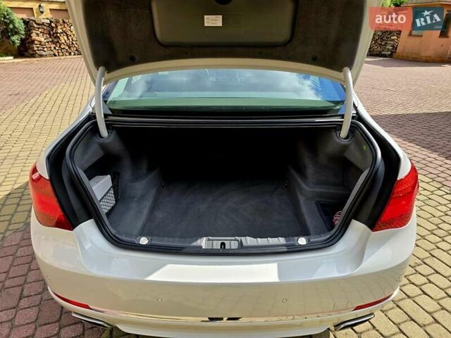 Белый БМВ 7 Серия, объемом двигателя 3 л и пробегом 240 тыс. км за 26555 $, фото 66 на Automoto.ua