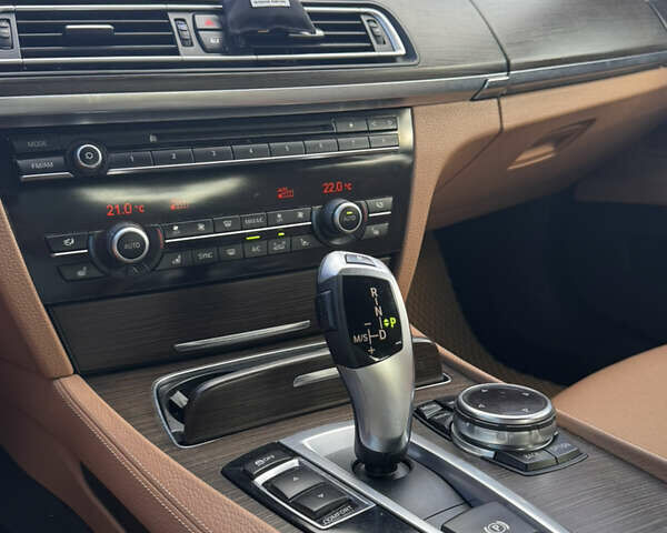 Білий БМВ 7 Серія, об'ємом двигуна 2.98 л та пробігом 172 тис. км за 17500 $, фото 13 на Automoto.ua