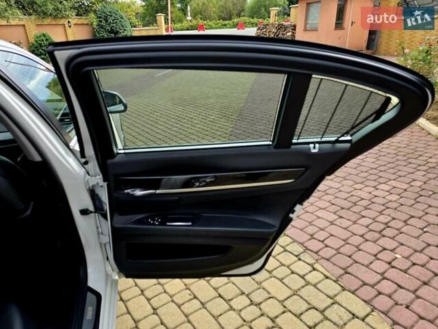 Белый БМВ 7 Серия, объемом двигателя 3 л и пробегом 240 тыс. км за 26555 $, фото 77 на Automoto.ua