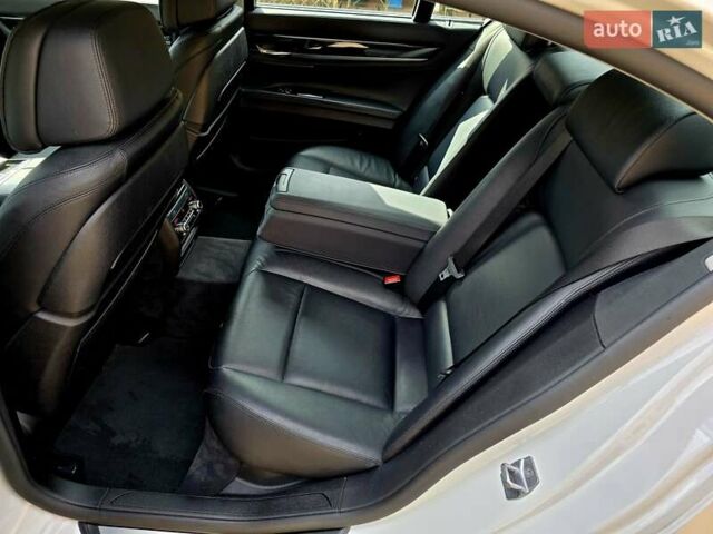 Белый БМВ 7 Серия, объемом двигателя 3 л и пробегом 240 тыс. км за 26555 $, фото 62 на Automoto.ua