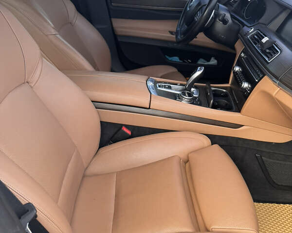 Білий БМВ 7 Серія, об'ємом двигуна 2.98 л та пробігом 172 тис. км за 17500 $, фото 15 на Automoto.ua