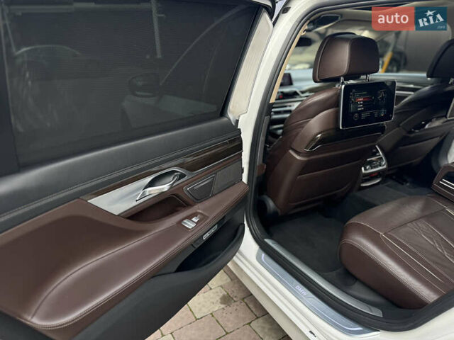 Белый БМВ 7 Серия, объемом двигателя 2.99 л и пробегом 124 тыс. км за 45000 $, фото 28 на Automoto.ua