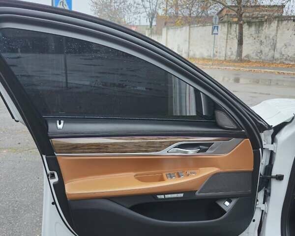 Білий БМВ 7 Серія, об'ємом двигуна 3 л та пробігом 161 тис. км за 29999 $, фото 15 на Automoto.ua