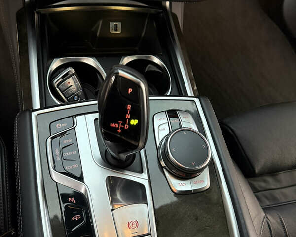 Белый БМВ 7 Серия, объемом двигателя 4.4 л и пробегом 126 тыс. км за 27777 $, фото 32 на Automoto.ua