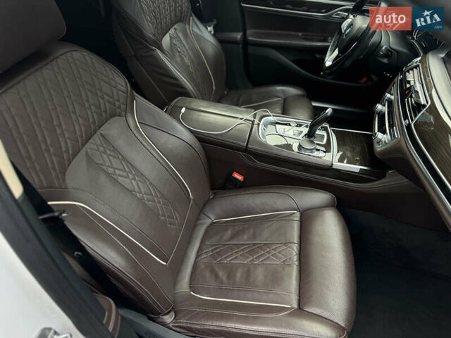 Белый БМВ 7 Серия, объемом двигателя 2.99 л и пробегом 124 тыс. км за 45000 $, фото 35 на Automoto.ua