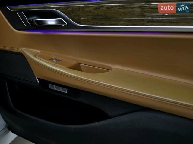 Белый БМВ 7 Серия, объемом двигателя 3 л и пробегом 161 тыс. км за 29979 $, фото 33 на Automoto.ua