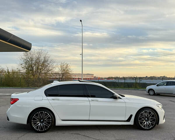 Белый БМВ 7 Серия, объемом двигателя 4.4 л и пробегом 126 тыс. км за 27777 $, фото 4 на Automoto.ua