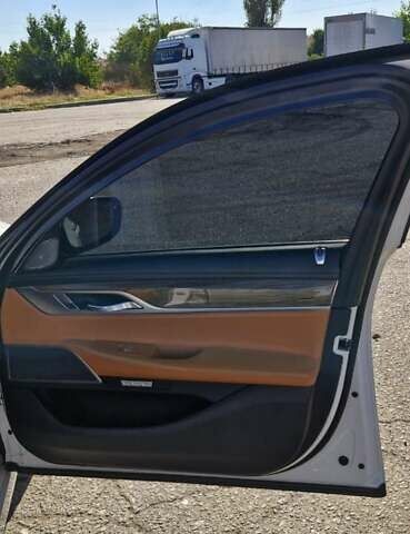 Белый БМВ 7 Серия, объемом двигателя 2.98 л и пробегом 155 тыс. км за 31500 $, фото 28 на Automoto.ua