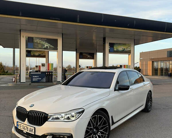 Белый БМВ 7 Серия, объемом двигателя 4.4 л и пробегом 126 тыс. км за 27777 $, фото 9 на Automoto.ua