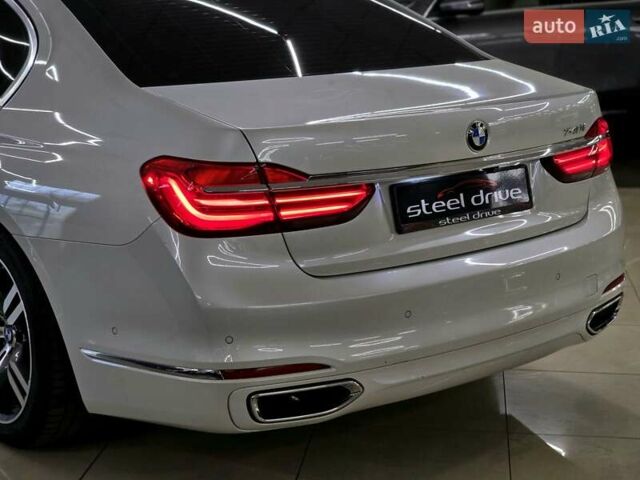 Белый БМВ 7 Серия, объемом двигателя 3 л и пробегом 161 тыс. км за 29979 $, фото 6 на Automoto.ua