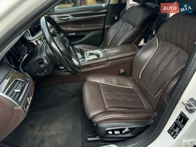 Белый БМВ 7 Серия, объемом двигателя 2.99 л и пробегом 124 тыс. км за 45000 $, фото 10 на Automoto.ua