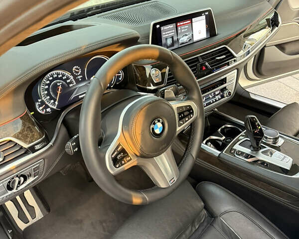 Белый БМВ 7 Серия, объемом двигателя 4.4 л и пробегом 126 тыс. км за 27777 $, фото 35 на Automoto.ua
