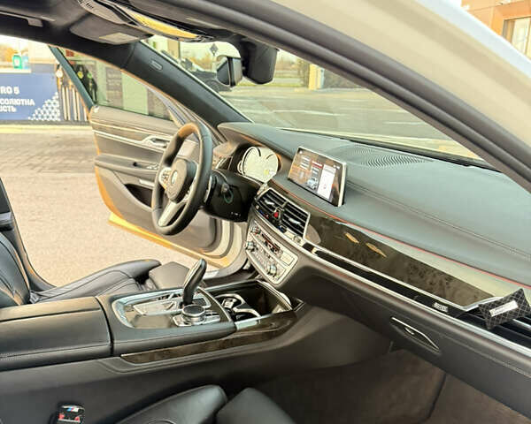 Белый БМВ 7 Серия, объемом двигателя 4.4 л и пробегом 126 тыс. км за 27777 $, фото 29 на Automoto.ua