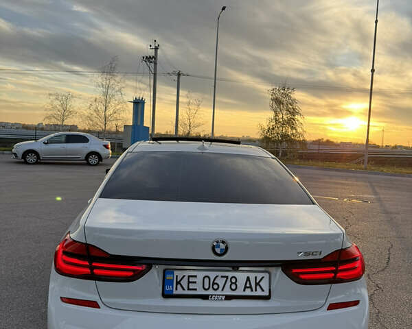 Белый БМВ 7 Серия, объемом двигателя 4.4 л и пробегом 126 тыс. км за 27777 $, фото 13 на Automoto.ua