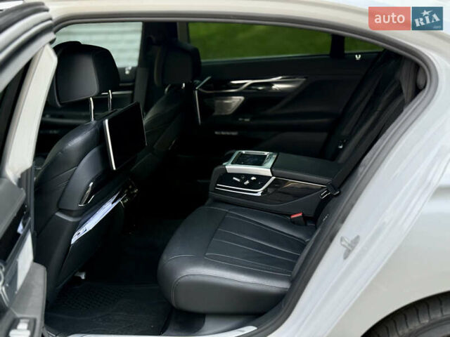 Белый БМВ 7 Серия, объемом двигателя 4.4 л и пробегом 110 тыс. км за 35500 $, фото 19 на Automoto.ua