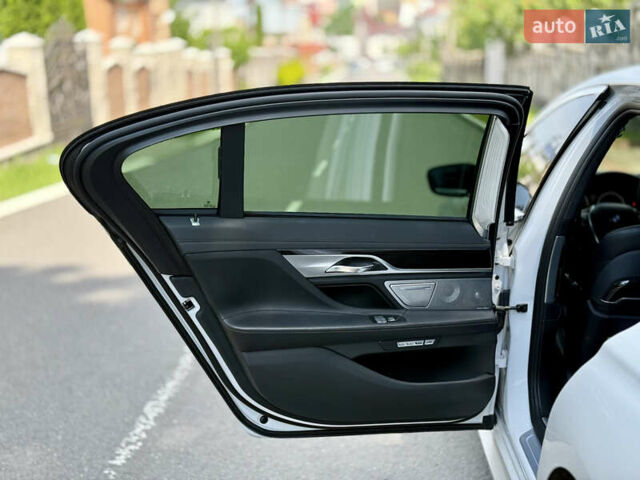 Белый БМВ 7 Серия, объемом двигателя 4.4 л и пробегом 110 тыс. км за 35500 $, фото 17 на Automoto.ua