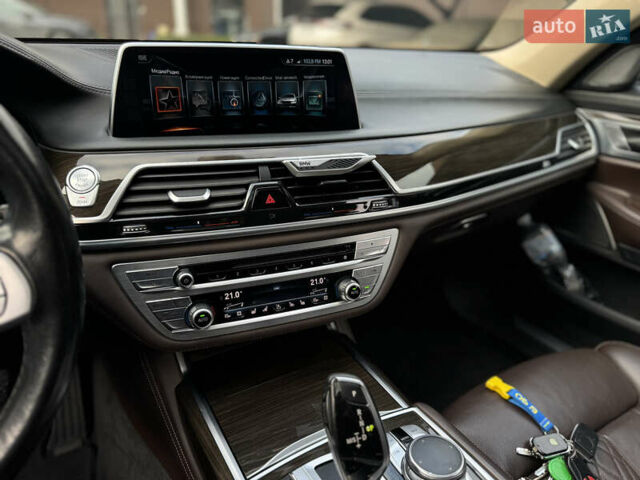 Белый БМВ 7 Серия, объемом двигателя 2.99 л и пробегом 124 тыс. км за 45000 $, фото 30 на Automoto.ua